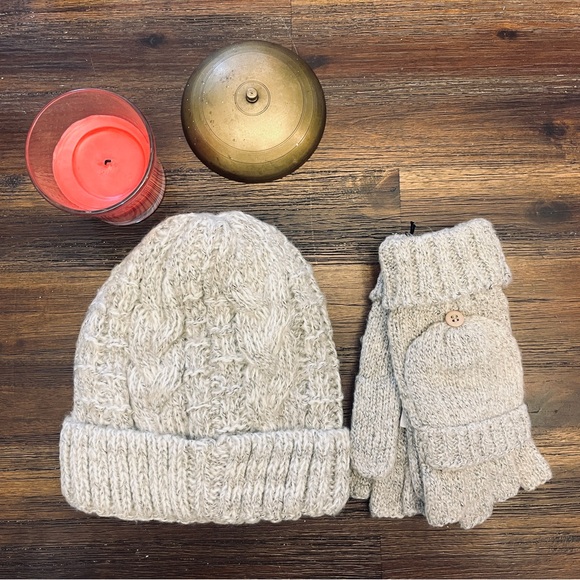 Bnwt fully lined cuff hat and pop top mitts for cold weather!Never worn-oatmeal! - Picture 4 of 5